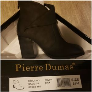 New 5.5 black booties
